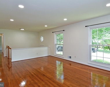 7513 Sebago Road - Photo Thumbnail 8