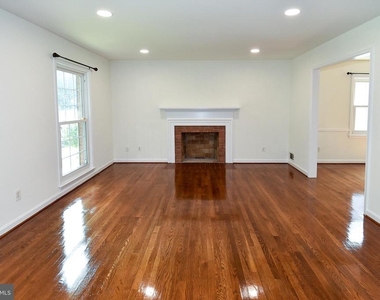 7513 Sebago Road - Photo Thumbnail 10