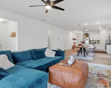 129 Esparza Dr - Photo Thumbnail 2
