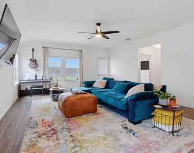 129 Esparza Dr - Photo Thumbnail 3