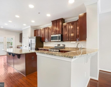 22764 Autumn Breeze Avenue - Photo Thumbnail 10