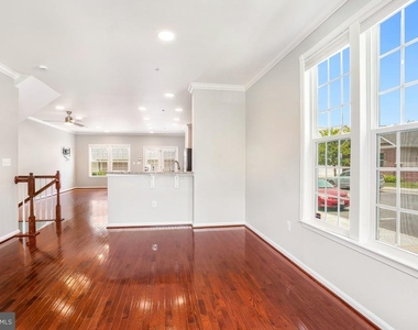 22764 Autumn Breeze Avenue - Photo Thumbnail 9