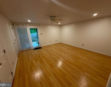 9619 Glendower Court - Photo Thumbnail 18