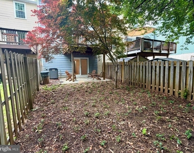 9619 Glendower Court - Photo Thumbnail 25