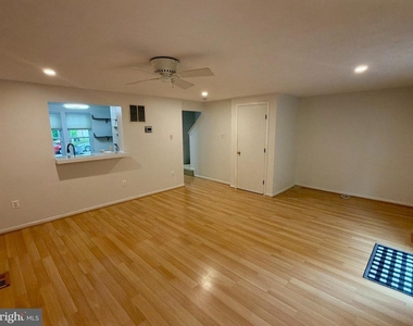 9619 Glendower Court - Photo Thumbnail 5