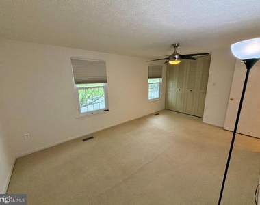 9619 Glendower Court - Photo Thumbnail 13