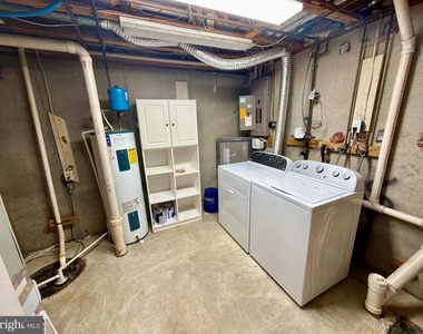 9619 Glendower Court - Photo Thumbnail 17