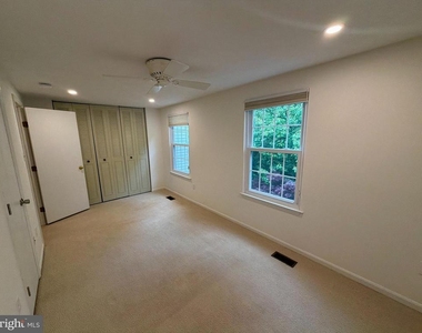 9619 Glendower Court - Photo Thumbnail 10