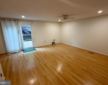 9619 Glendower Court - Photo Thumbnail 4