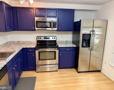 9619 Glendower Court - Photo Thumbnail 2