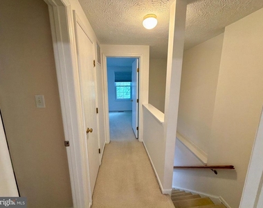 9619 Glendower Court - Photo Thumbnail 12