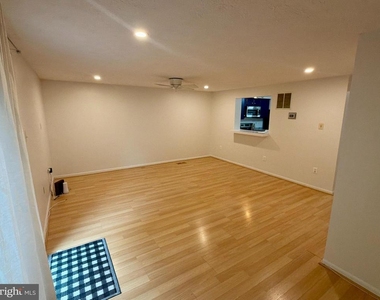 9619 Glendower Court - Photo Thumbnail 6