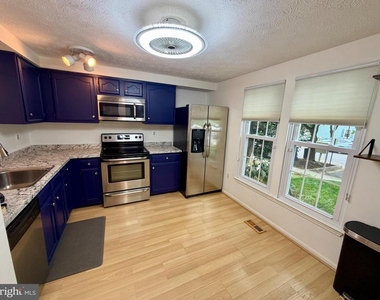9619 Glendower Court - Photo Thumbnail 3