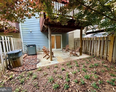9619 Glendower Court - Photo Thumbnail 23