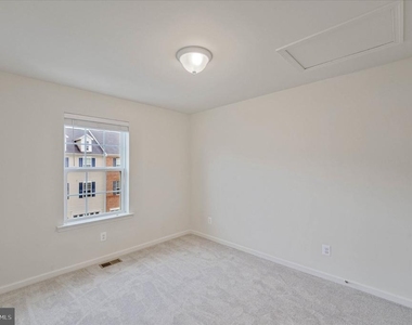 7726 Dagny Way - Photo Thumbnail 15