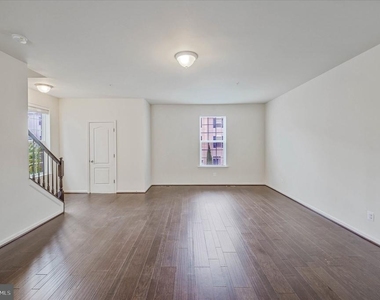 7726 Dagny Way - Photo Thumbnail 13