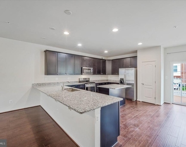 7726 Dagny Way - Photo Thumbnail 5
