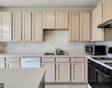 2702 Snowmill Court - Photo Thumbnail 18