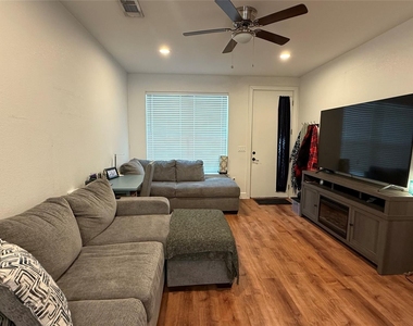 2415 Ridgeview Dr - Photo Thumbnail 2