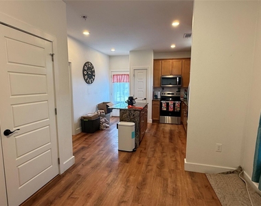 2415 Ridgeview Dr - Photo Thumbnail 3