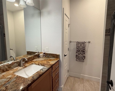 2415 Ridgeview Dr - Photo Thumbnail 6