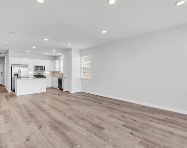 2412 Ekvall Dr - Photo Thumbnail 3