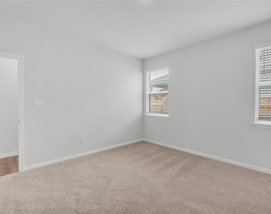 2412 Ekvall Dr - Photo Thumbnail 5