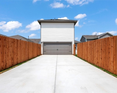 2412 Ekvall Dr - Photo Thumbnail 19