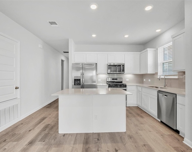 2412 Ekvall Dr - Photo Thumbnail 2