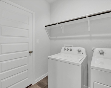 2412 Ekvall Dr - Photo Thumbnail 17