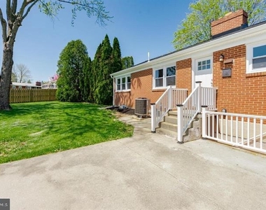 105 Meadow Road - Photo Thumbnail 25