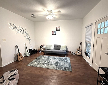 310 Pat Garrison St - Photo Thumbnail 2