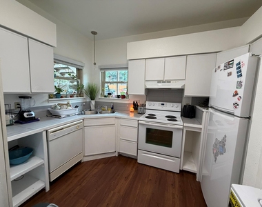 310 Pat Garrison St - Photo Thumbnail 8