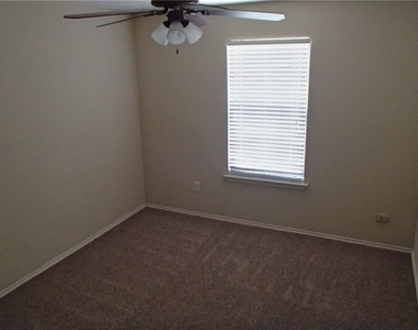 224 Wildwood Dr - Photo Thumbnail 6