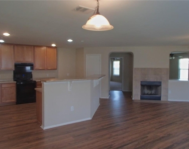 224 Wildwood Dr - Photo Thumbnail 5