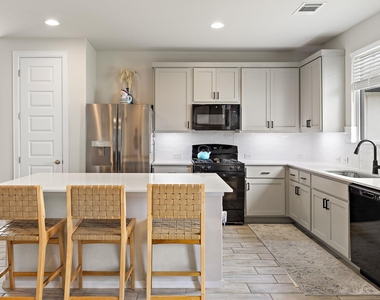 109 Fabion St - Photo Thumbnail 5