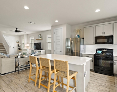 109 Fabion St - Photo Thumbnail 3