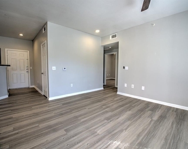 2320 Gracy Farms Unit #1323 - Photo Thumbnail 10