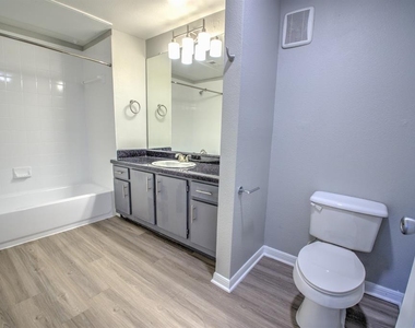 2320 Gracy Farms Unit #1323 - Photo Thumbnail 14