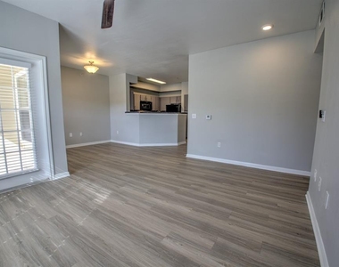 2320 Gracy Farms Unit #1323 - Photo Thumbnail 9