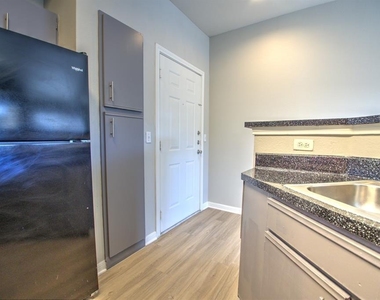 2320 Gracy Farms Unit #1323 - Photo Thumbnail 4
