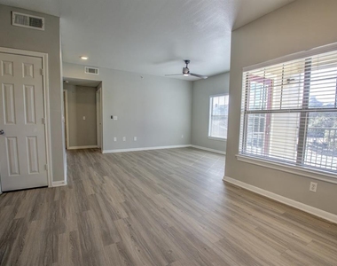 2320 Gracy Farms Unit #1323 - Photo Thumbnail 7