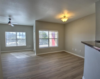 2320 Gracy Farms Unit #1323 - Photo Thumbnail 2
