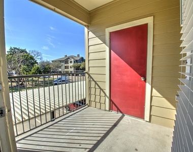 2320 Gracy Farms Unit #1323 - Photo Thumbnail 17