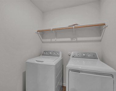 2528 Willkomen Way - Photo Thumbnail 15