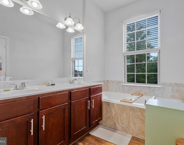 703 Skippers Lane - Photo Thumbnail 13