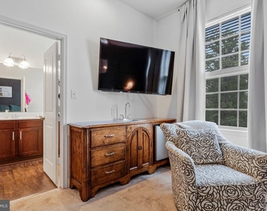 703 Skippers Lane - Photo Thumbnail 12