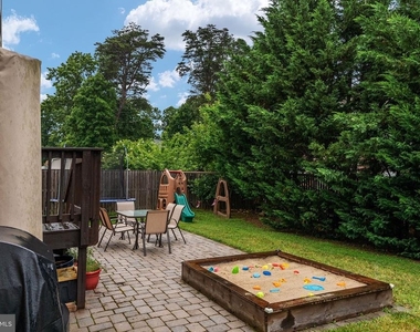132 Pineview Avenue - Photo Thumbnail 35
