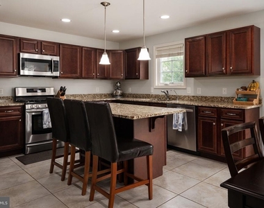 132 Pineview Avenue - Photo Thumbnail 7