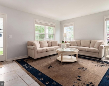 132 Pineview Avenue - Photo Thumbnail 2